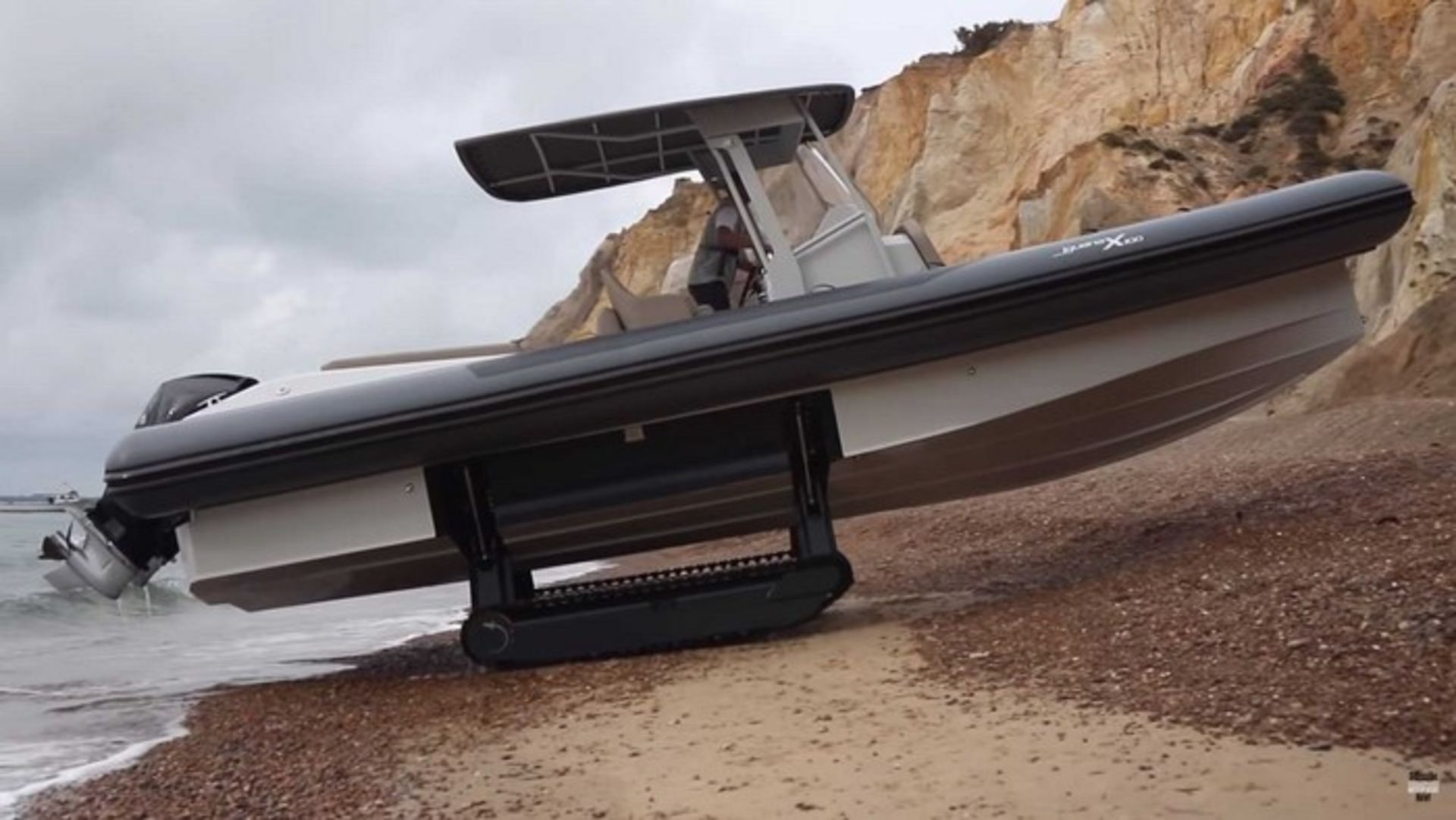 Iguana X100 Amphibious Boat