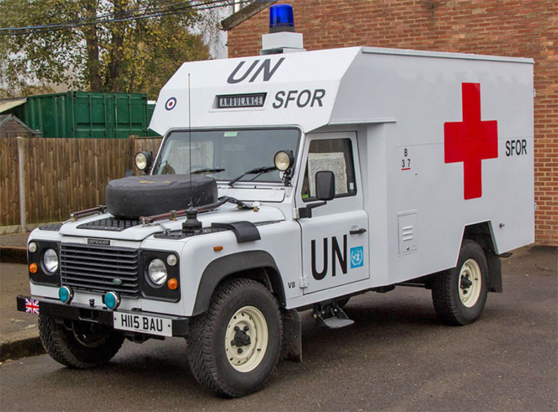 مرجع متخصصين ايران LAND Rover UN ambulance 