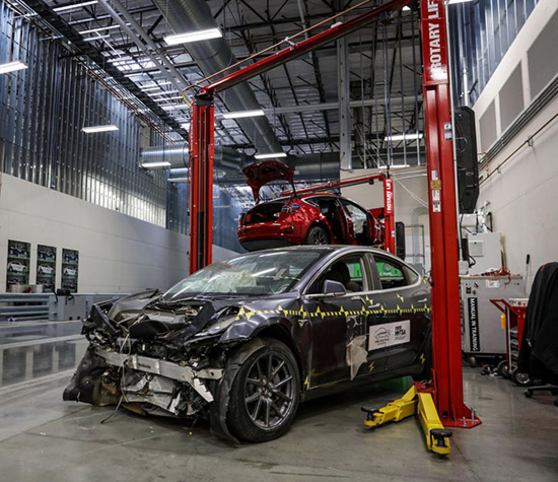 آزمایشگاه تست تصادف تسلا