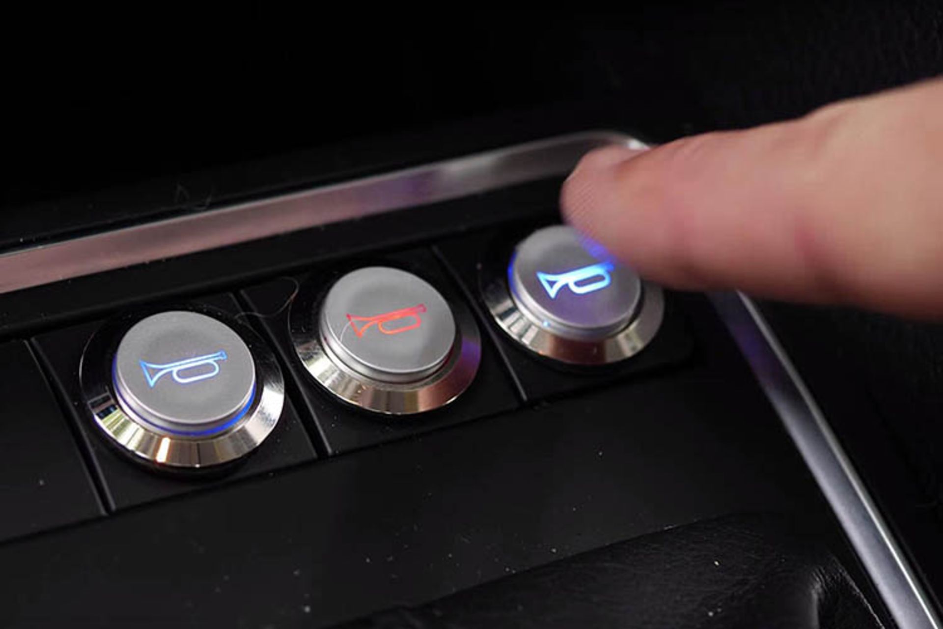 car horn / بوق خودرو