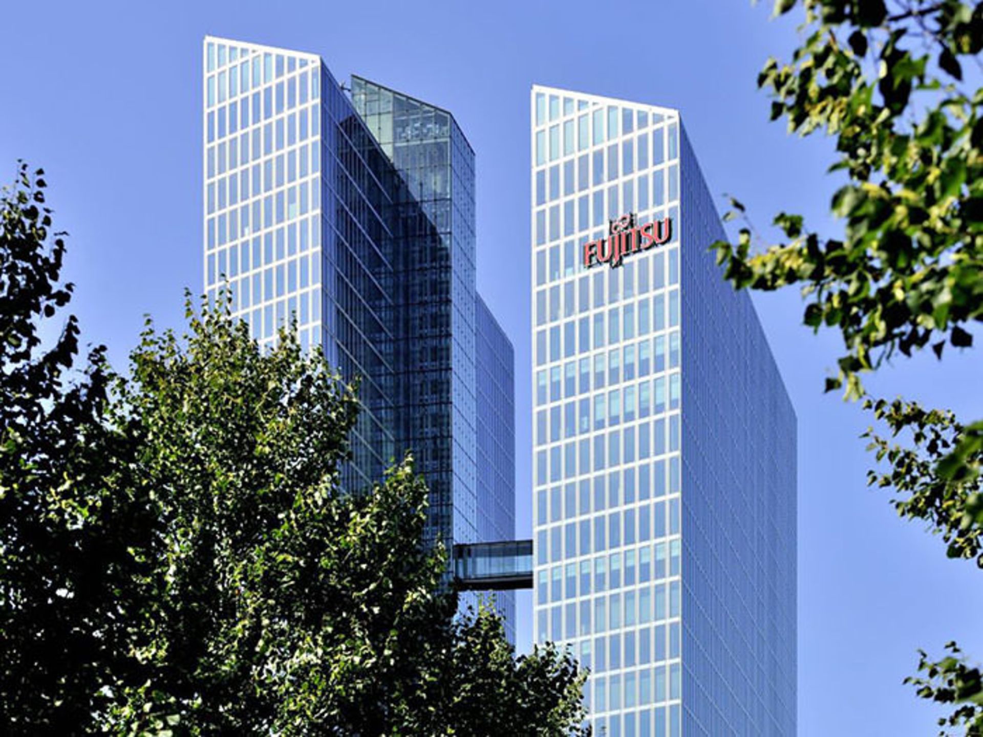 فوجیتسو / Fujitsu