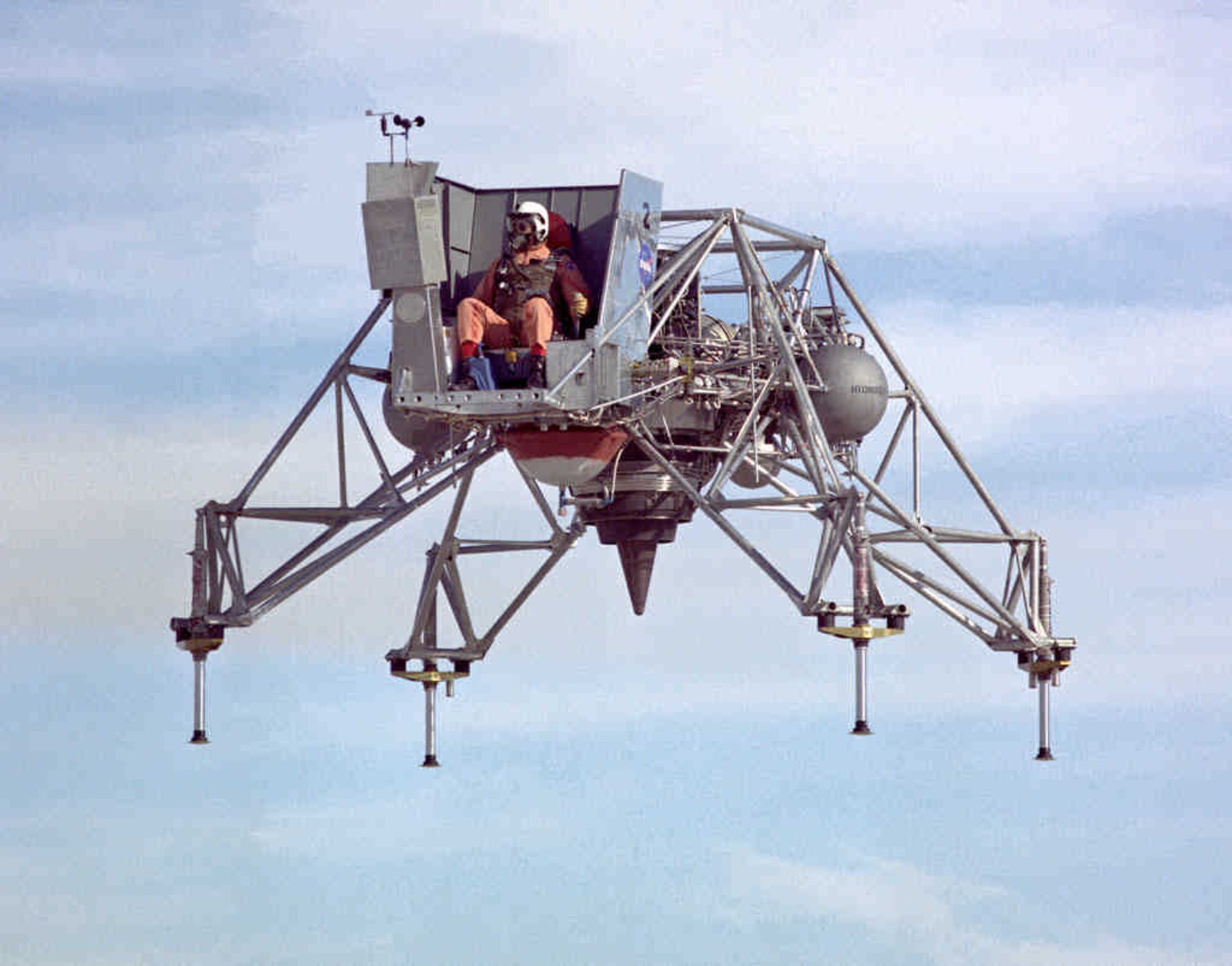 اولین پرواز آزمایشی ماه‌نورد سری ماموریت‌های آپولو