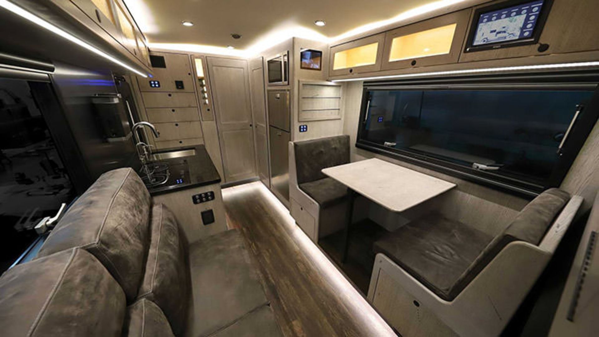 EarthRoamer LTi / خودرو تفریحی ارث رومر