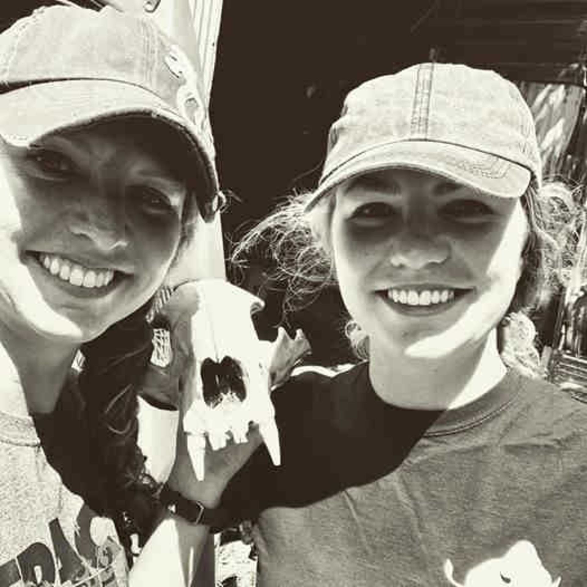 خواهرانی که تصادفا جمجمه یک خرس باستانی را کشف کردند