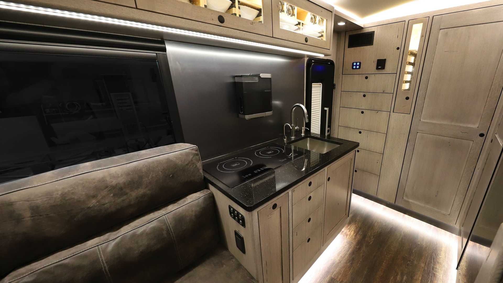 EarthRoamer LTi / خودرو تفریحی ارث رومر