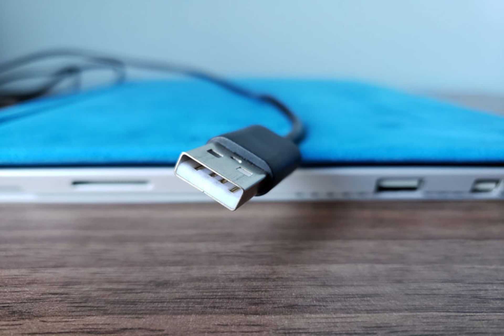 computer cables - کابل های رایانه‌ایی