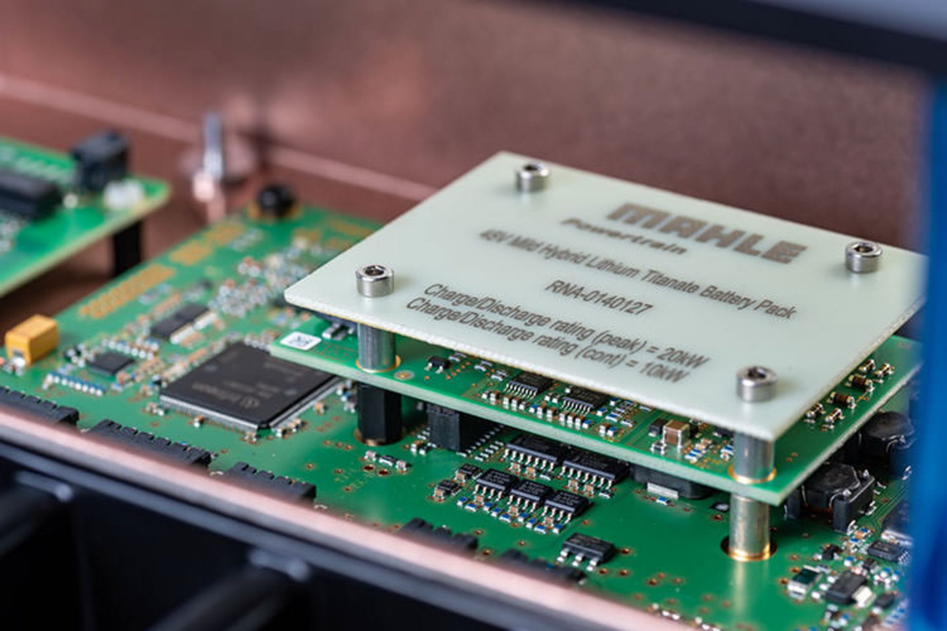 Mahle / خودروی هیبریدی باتری