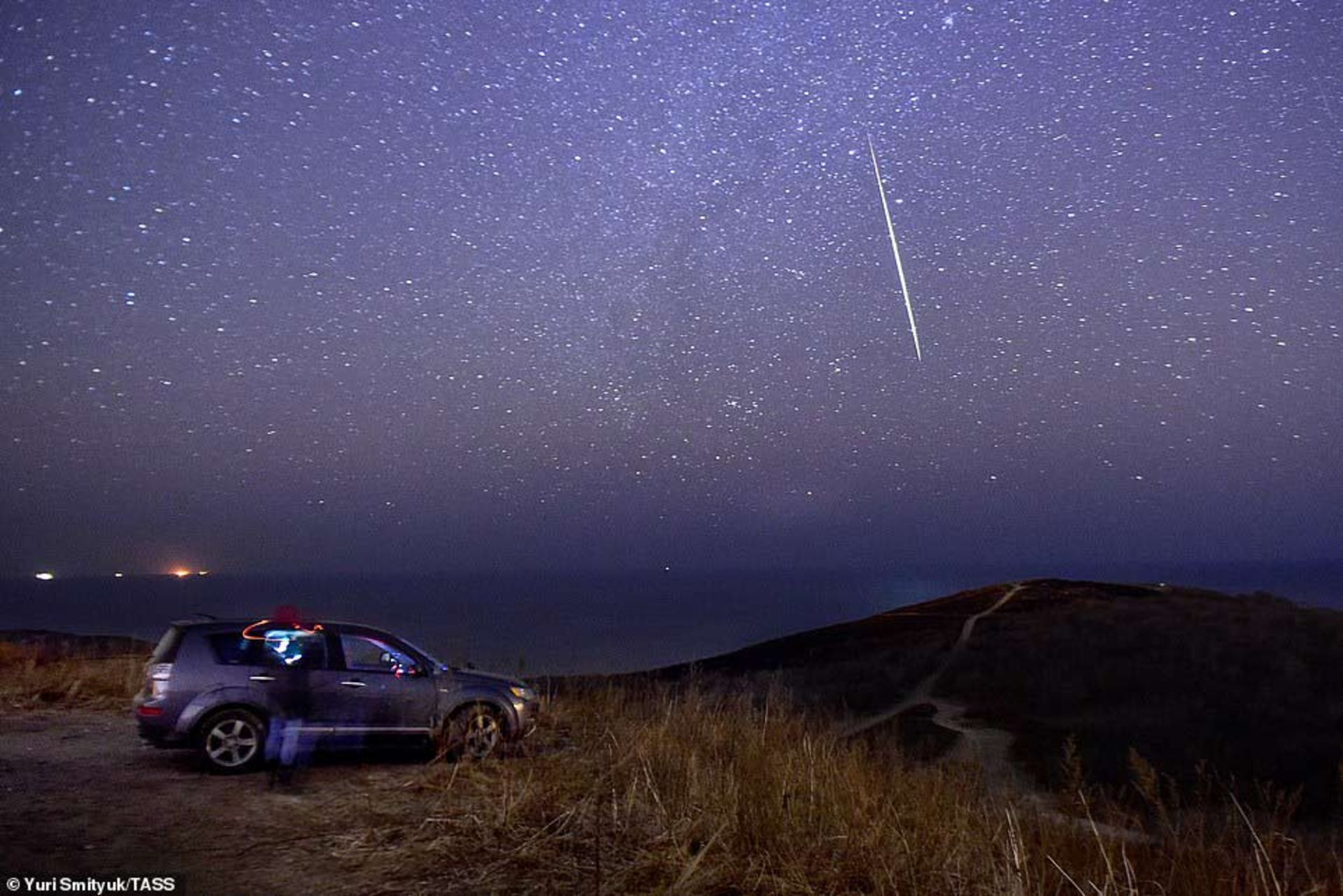 منظره تماشایی از آسمان شب بر فراز جزیره روسکی در ولادی‌وستوک در روسیه