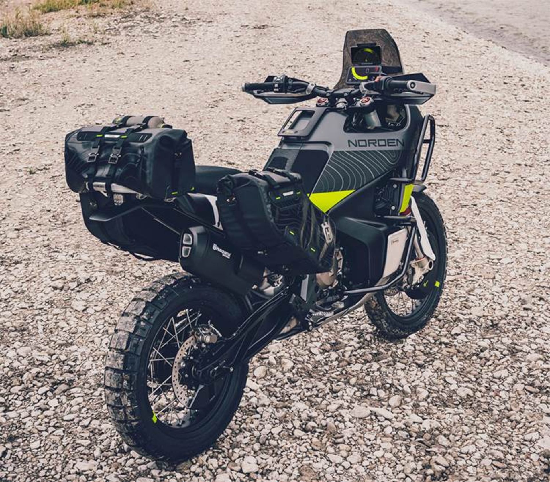 Husqvarna Norden 901 motorcycle / موتورسیکلت