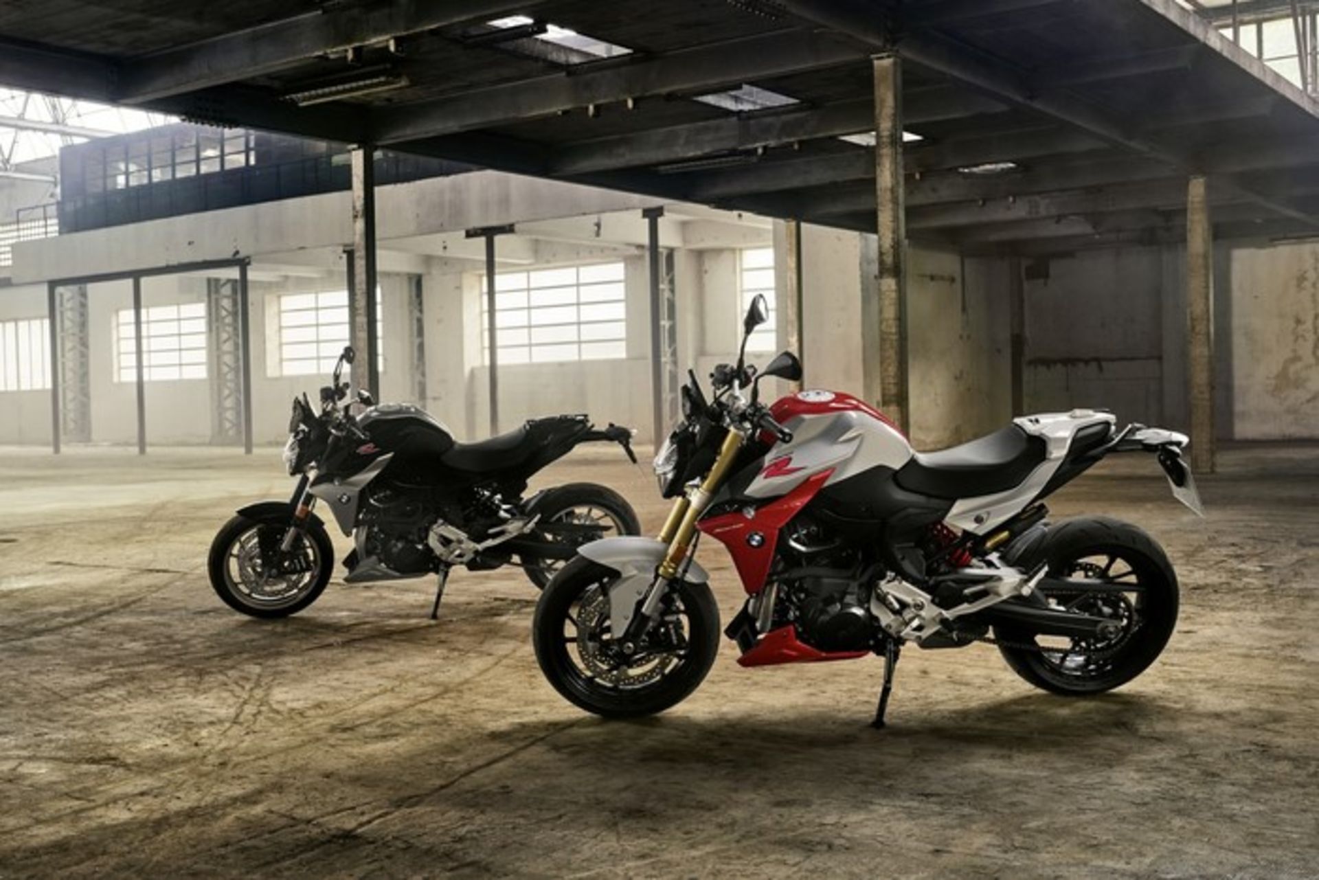 BMW F 900 R and F 900 XR