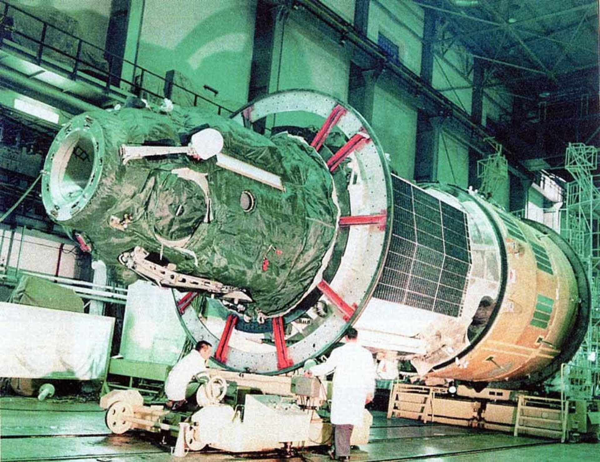 در چنین روزی ایستگاه فضایی سالیوت ۴ به فضا فرستاد شد