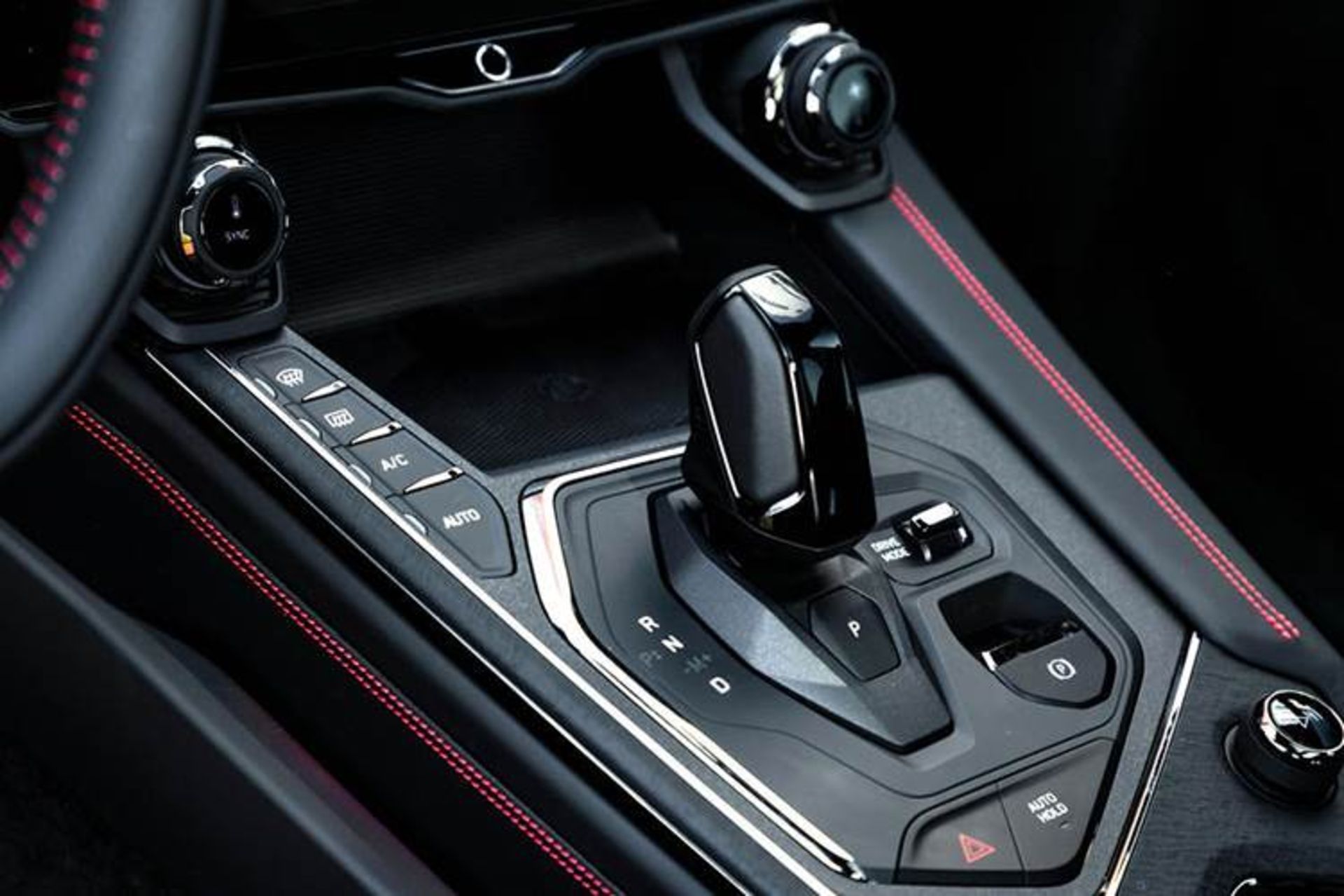 Lynk & Co 05 / شاسی بلند لینک اندکو