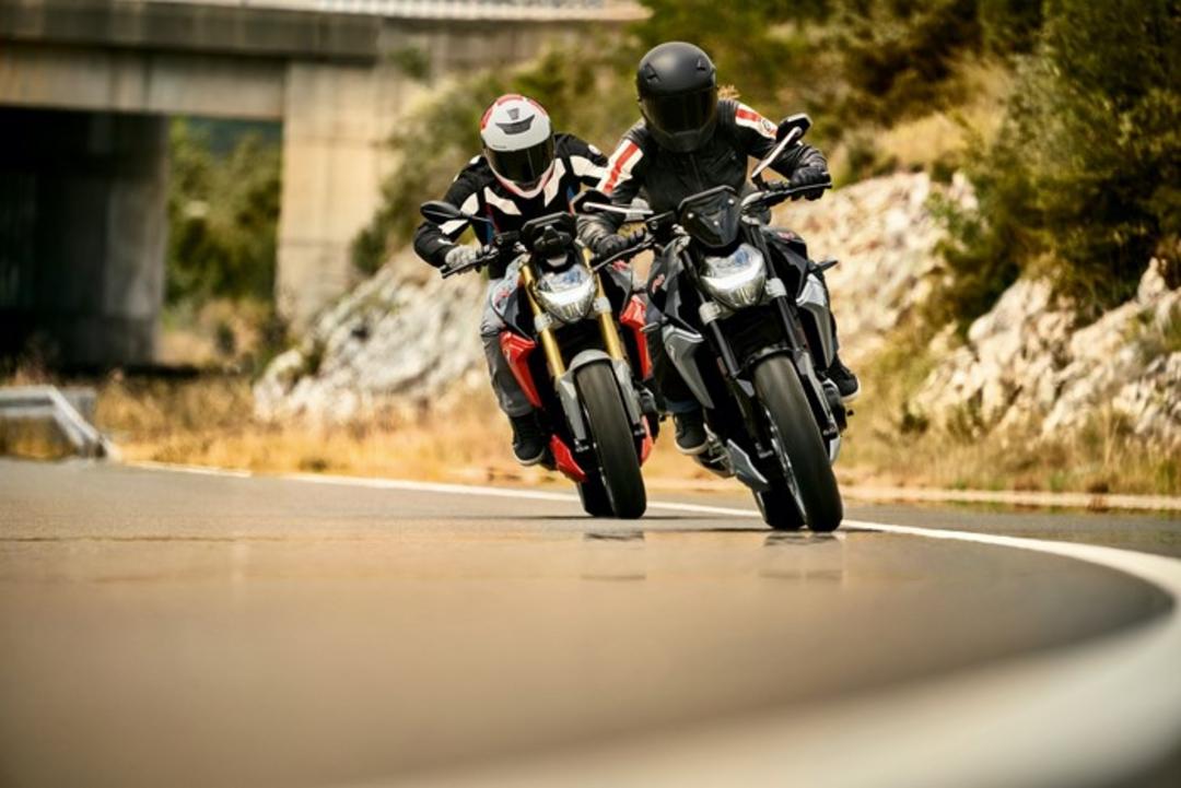 BMW F 900 R and F 900 XR