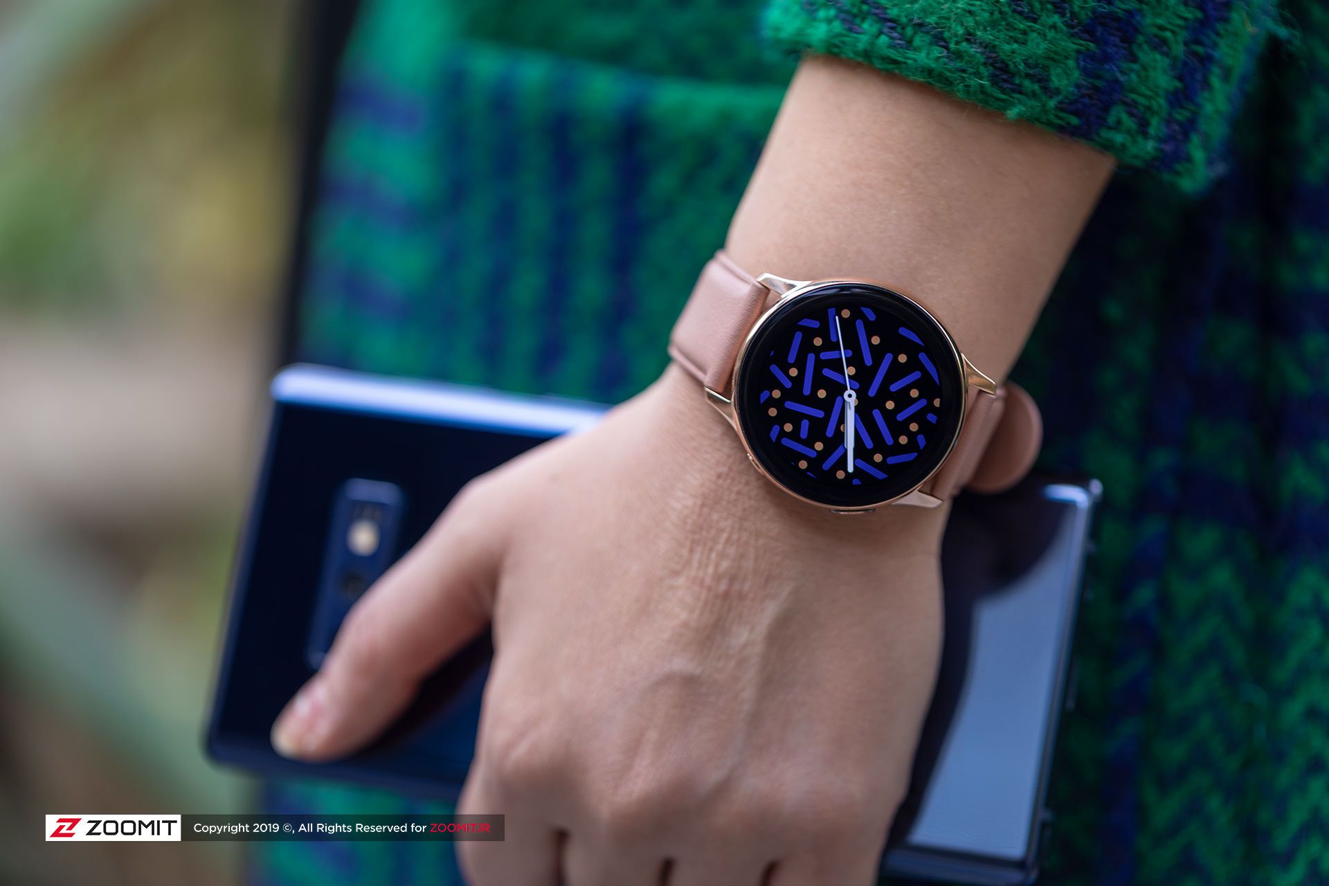 گلکسی واچ اکتیو ۲ سامسونگ / Samsung Galaxy Watch Active 2 روی دست چپ