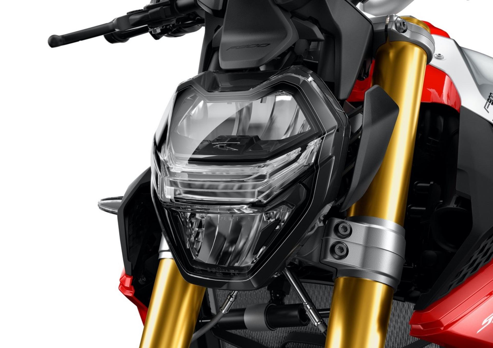 BMW F 900 R and F 900 XR