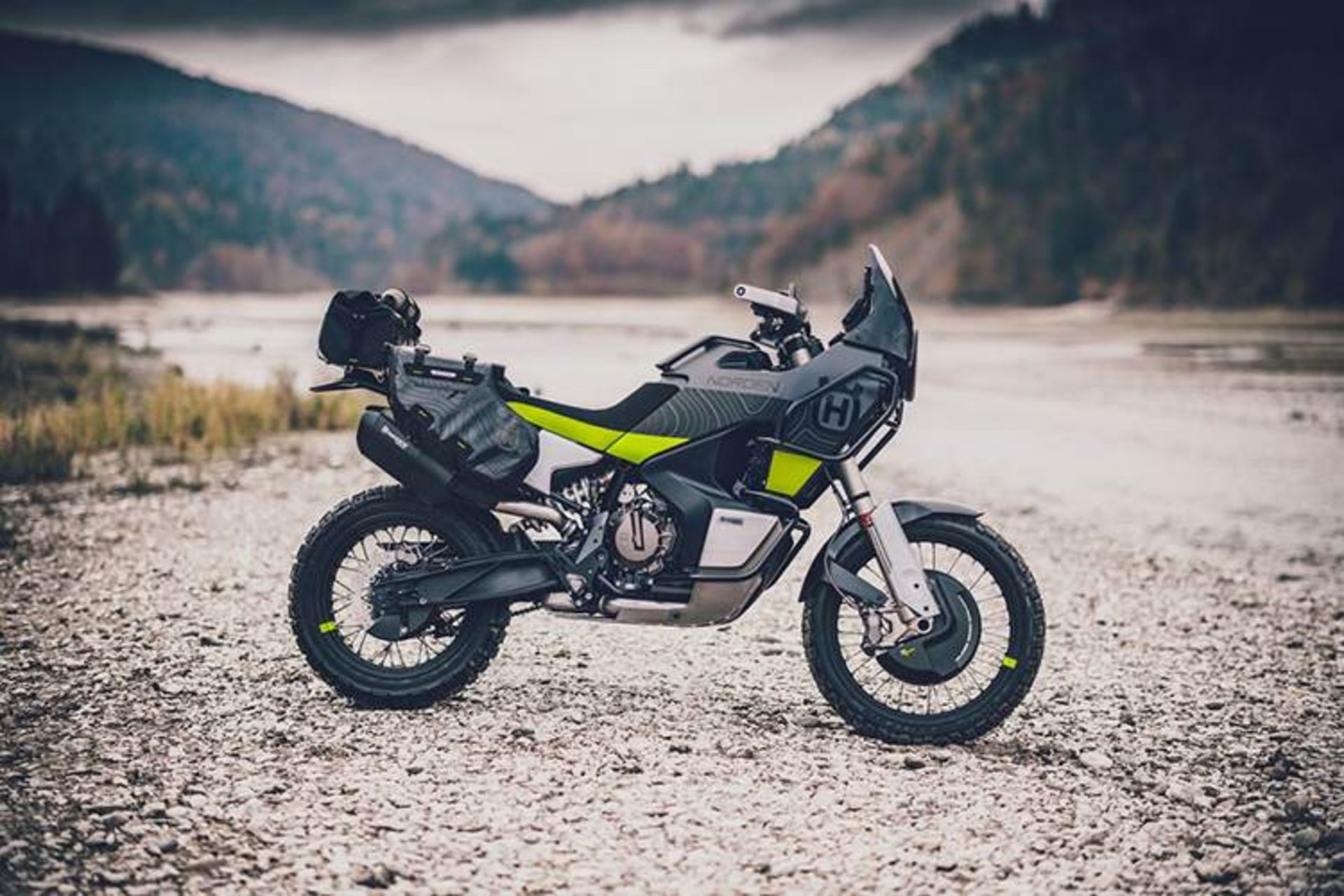 Husqvarna Norden 901 motorcycle / موتورسیکلت