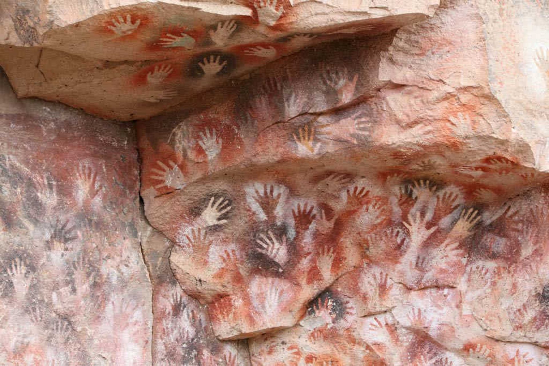 غار کیوا دی‌لاس مانوس یا غار دست‌ها در آرژانتین