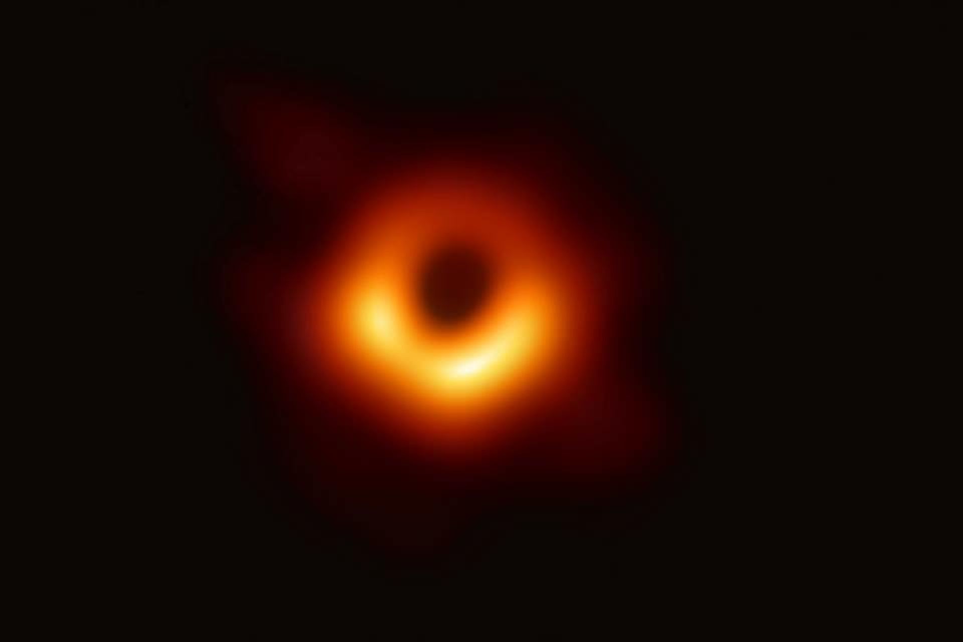 اولین تصویر سیاه چاله