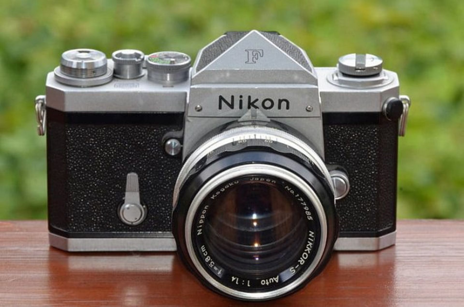 NIKON
