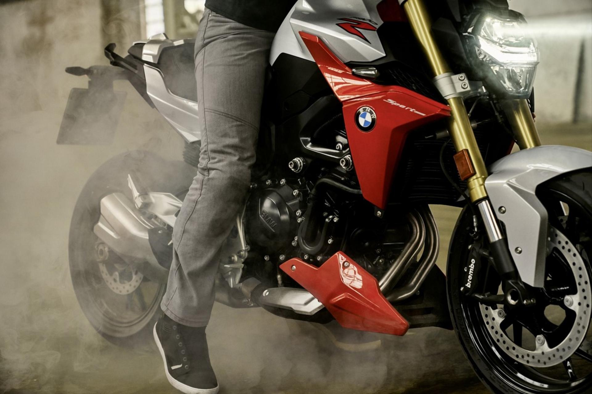BMW F 900 R and F 900 XR