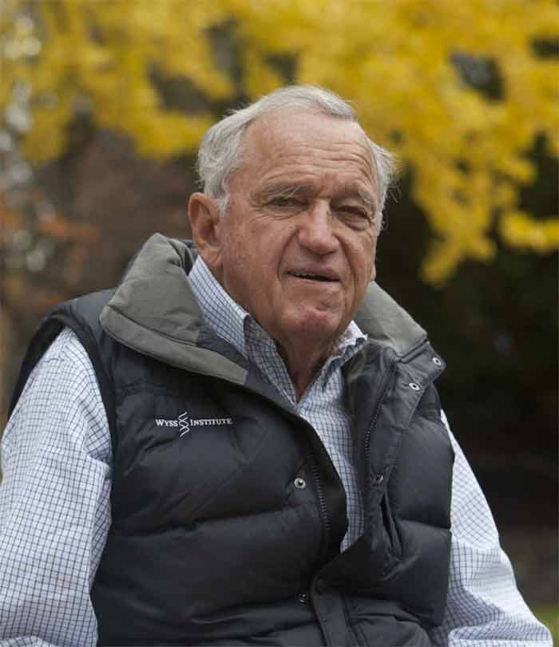 ۱۱. میلیاردر سوئیسی ۱ میلیارد دلار برای نجات سیاره اهدا کرده است