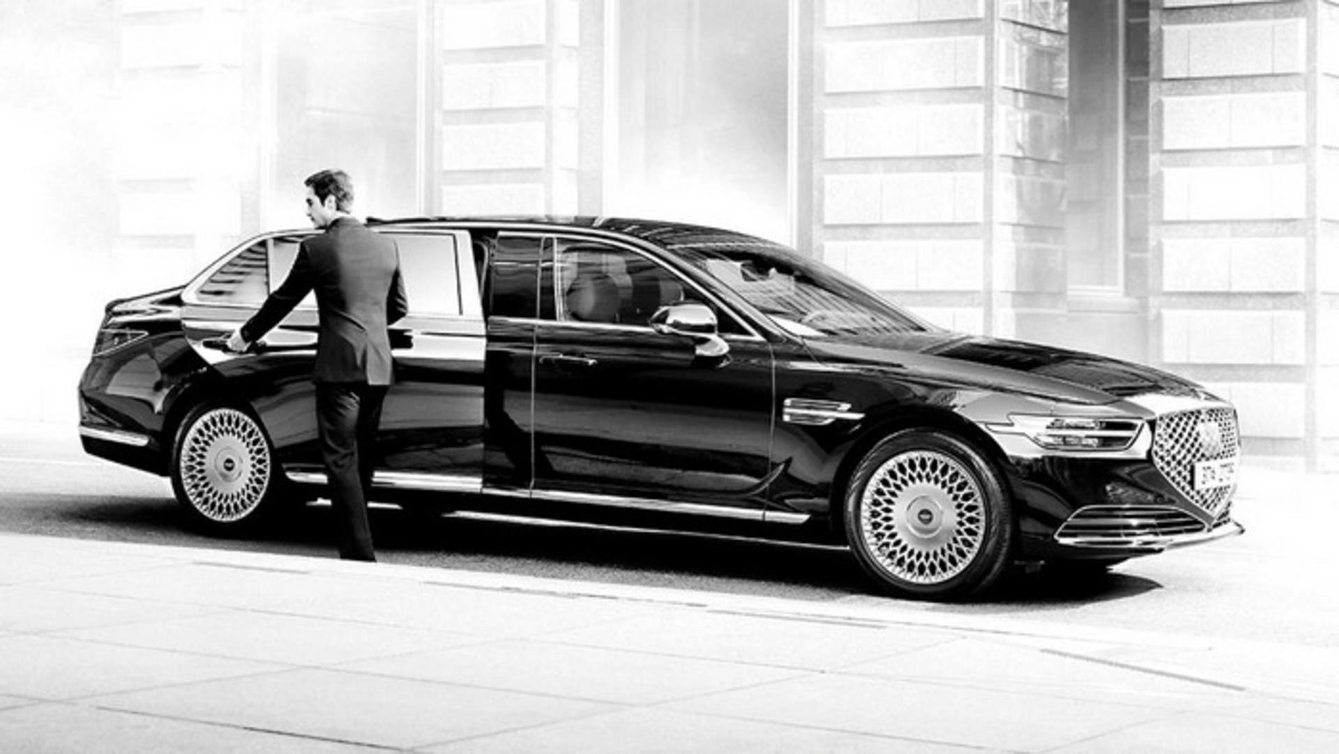 Genesis G90 Limousine