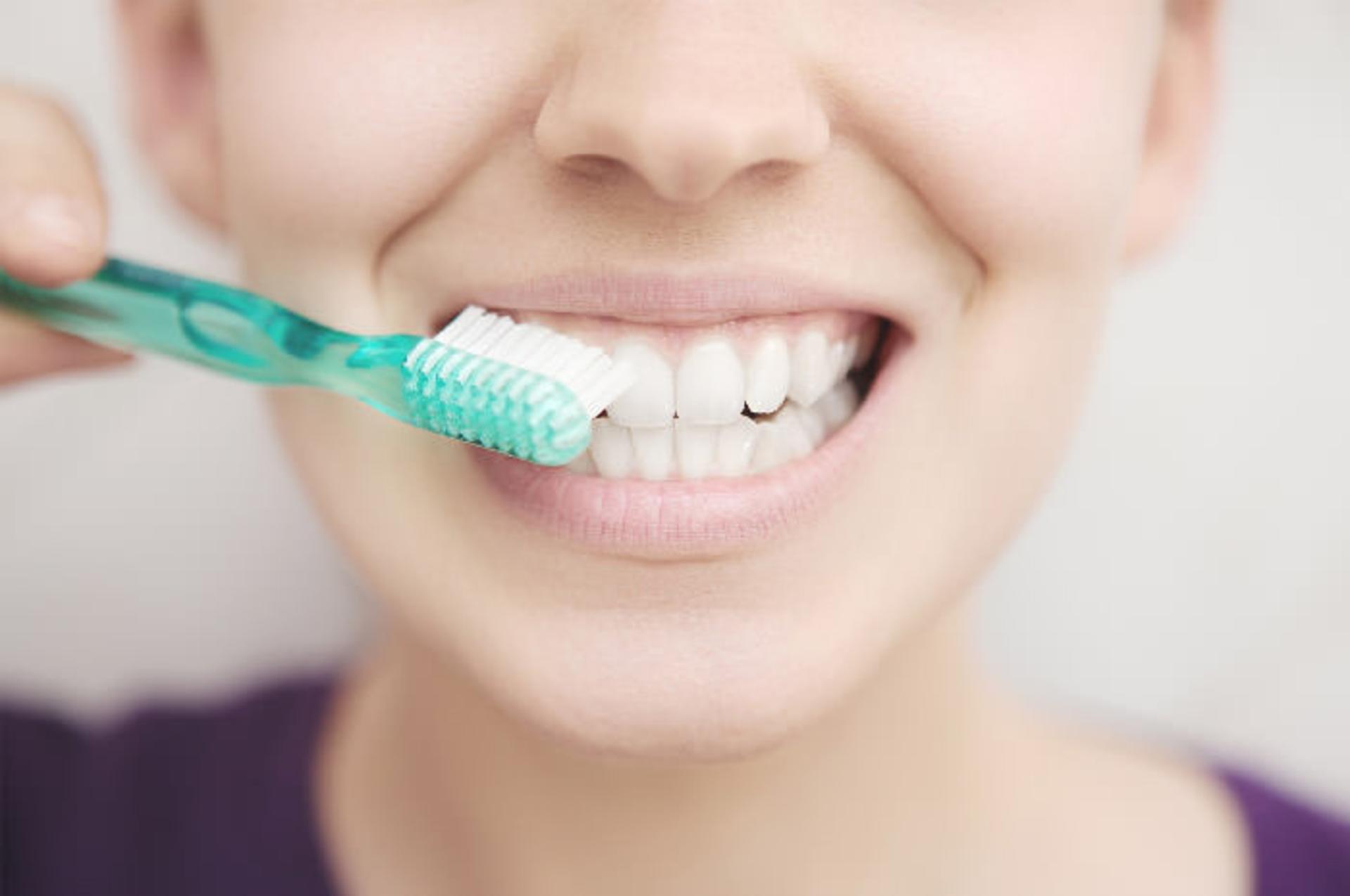 مسواک زدن/ brushing