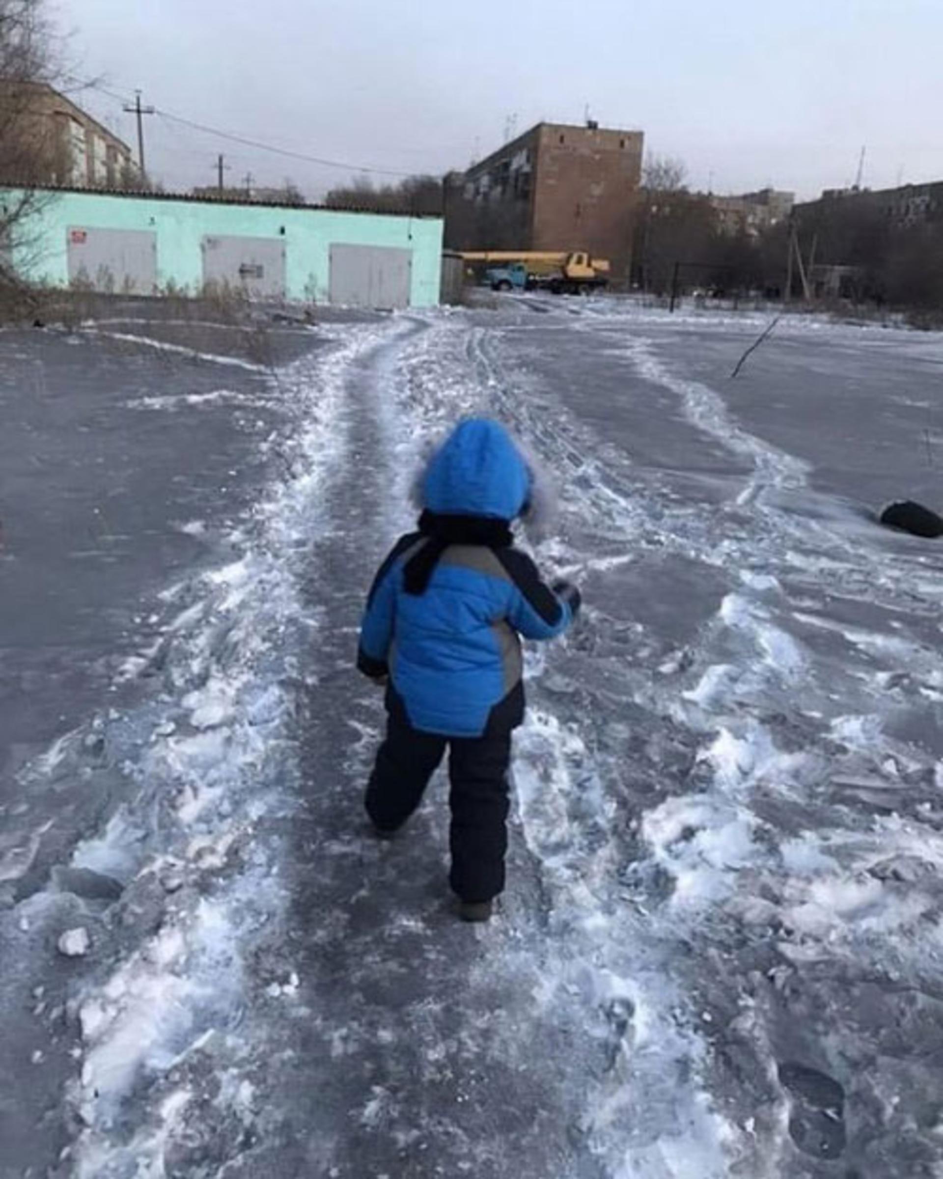 برف سیاه سیبری / black snow siberia