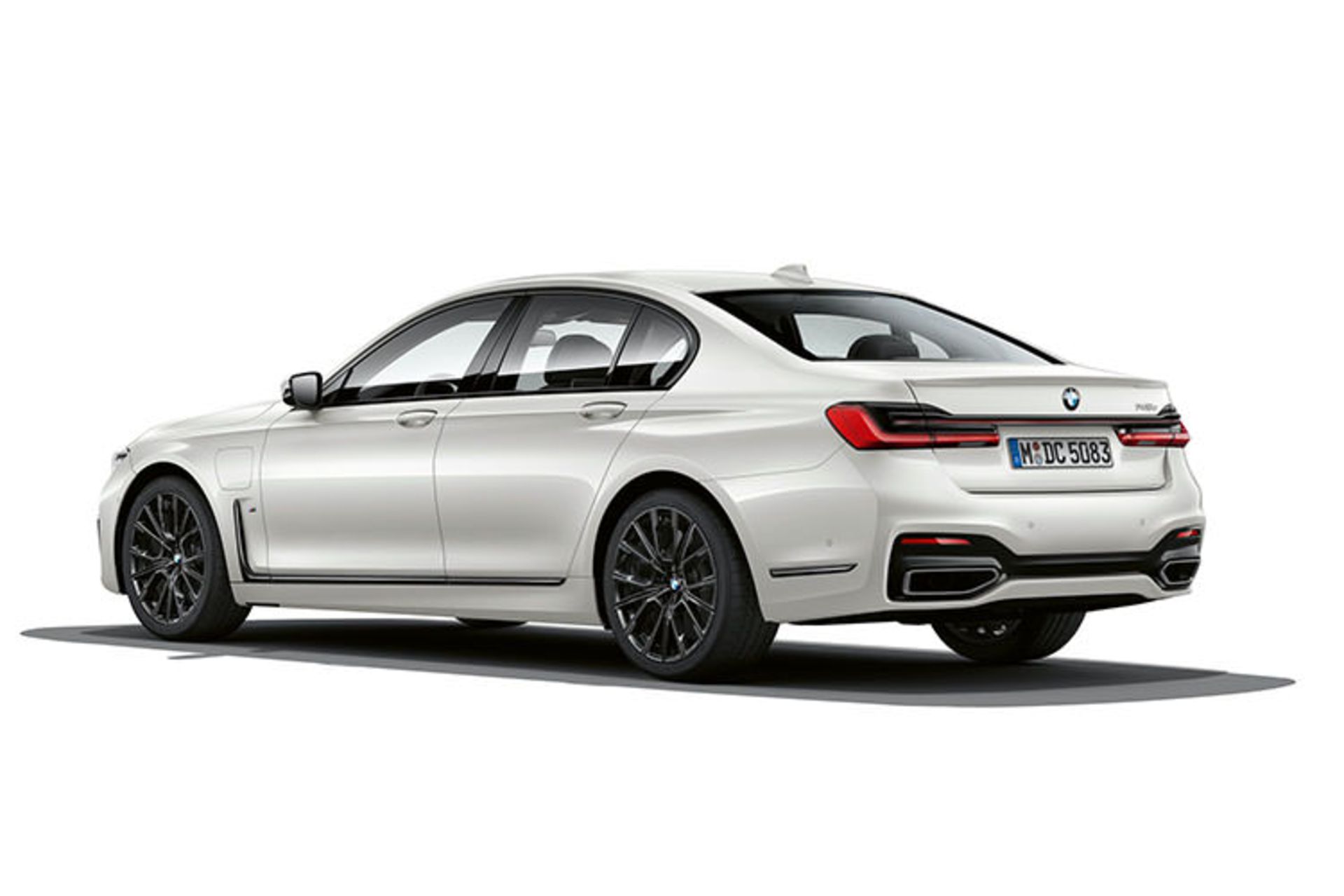 BMW 7 Series plug-in hybrid / بی ام و سری 7 پلاگین هیبرید