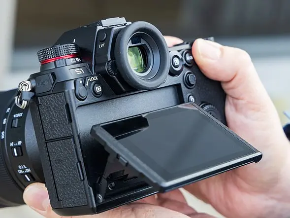 Panasonic پاناسونیک لومیکس S1 و S1R