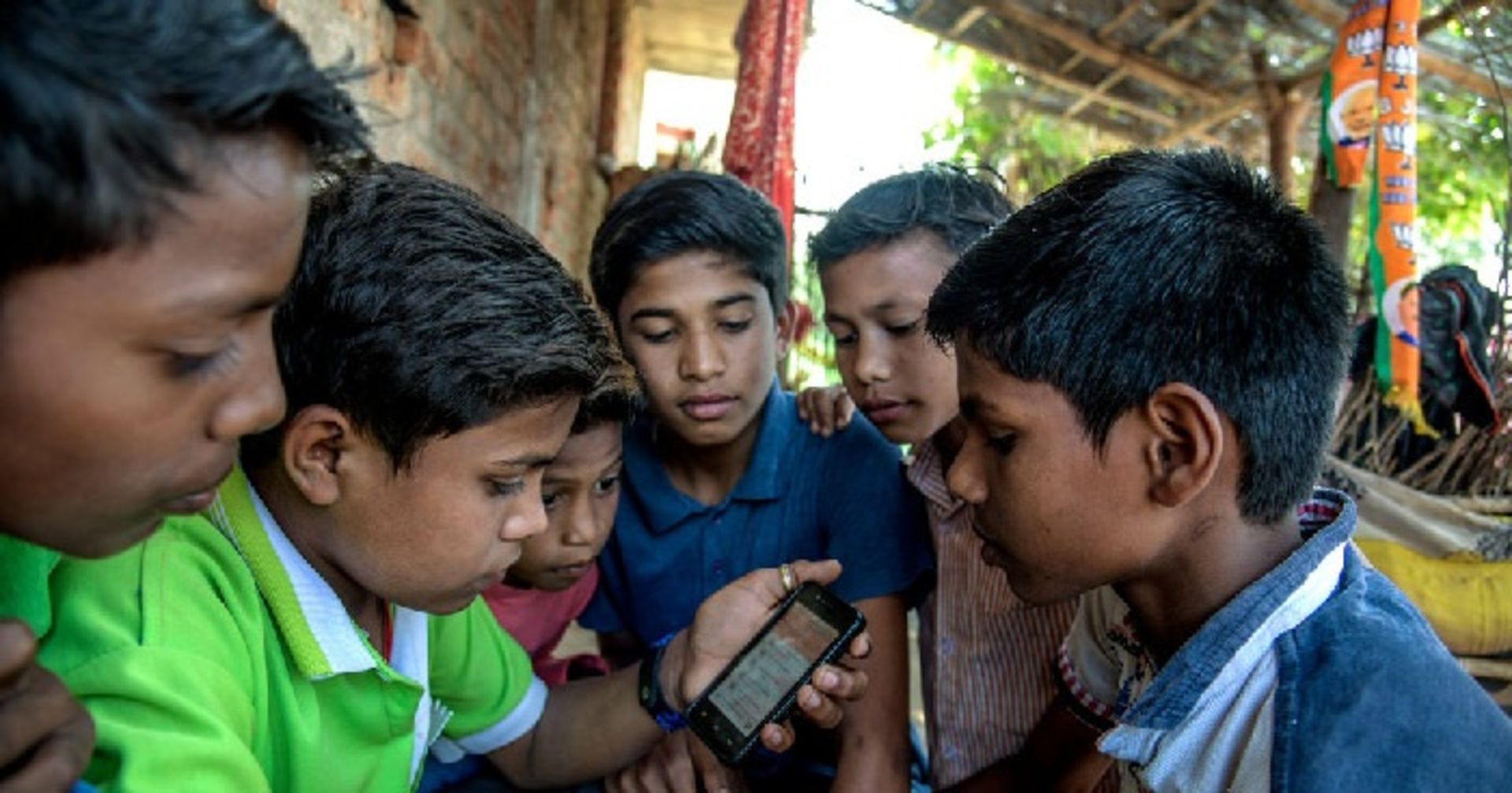 استفاده افراد فقیر از گوشی