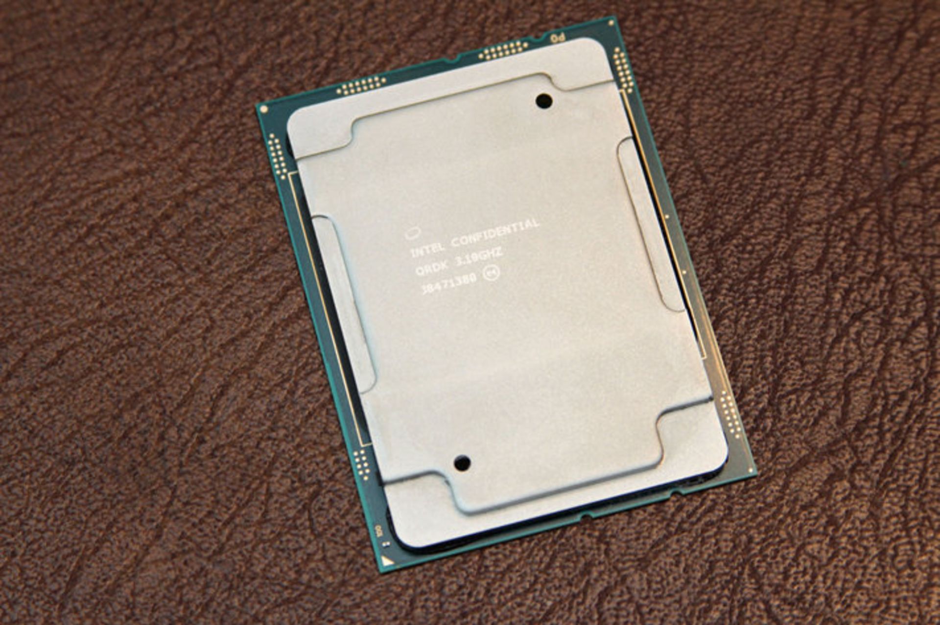 نگاهی جامع به مشخصات پردازنده Xeon W-3175X اینتل؛ هیولای نگاهی جامع به مشخصات پردازنده Xeon W-3175X اینتل؛ هیولای