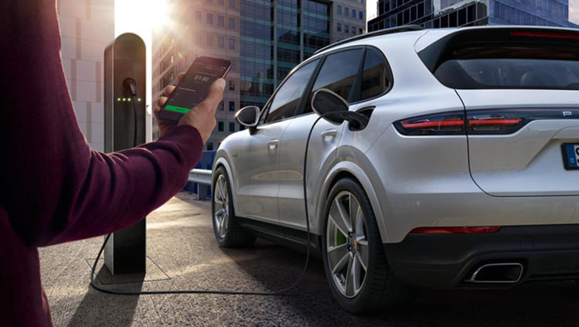Porsche Charging Service / خدمات شارژ خودرو الکتریکی پورشه