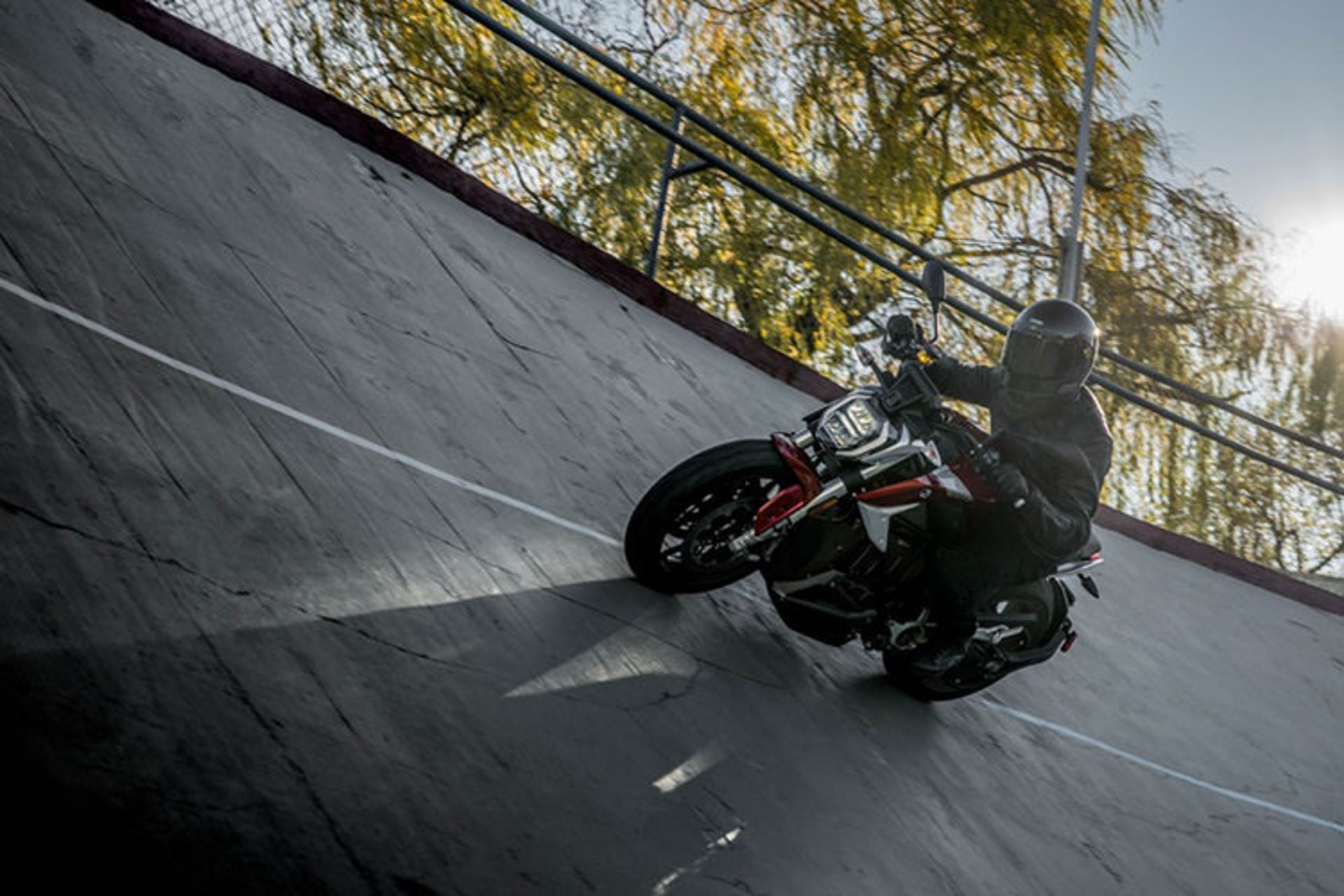 Zero SR/F electric motorcycle / موتورسیکلت برقی زیرو