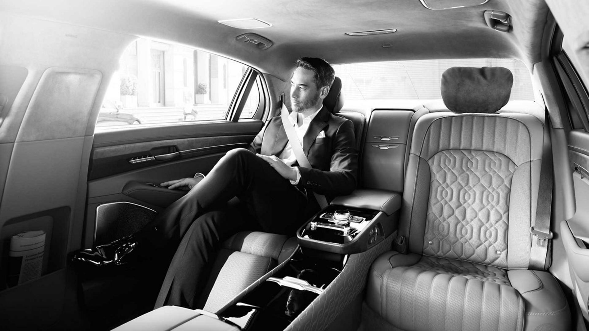 Genesis G90 Limousine