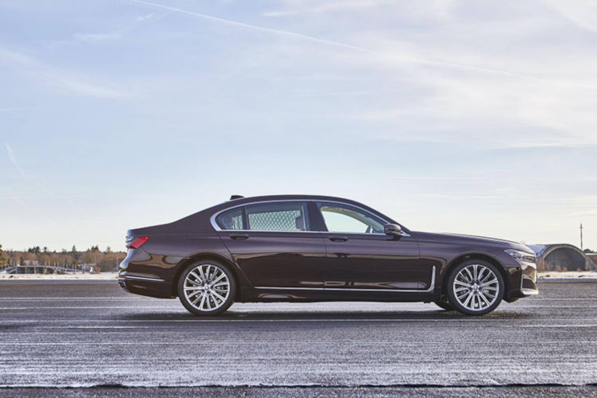 BMW 7 Series plug-in hybrid / بی ام و سری 7 پلاگین هیبرید