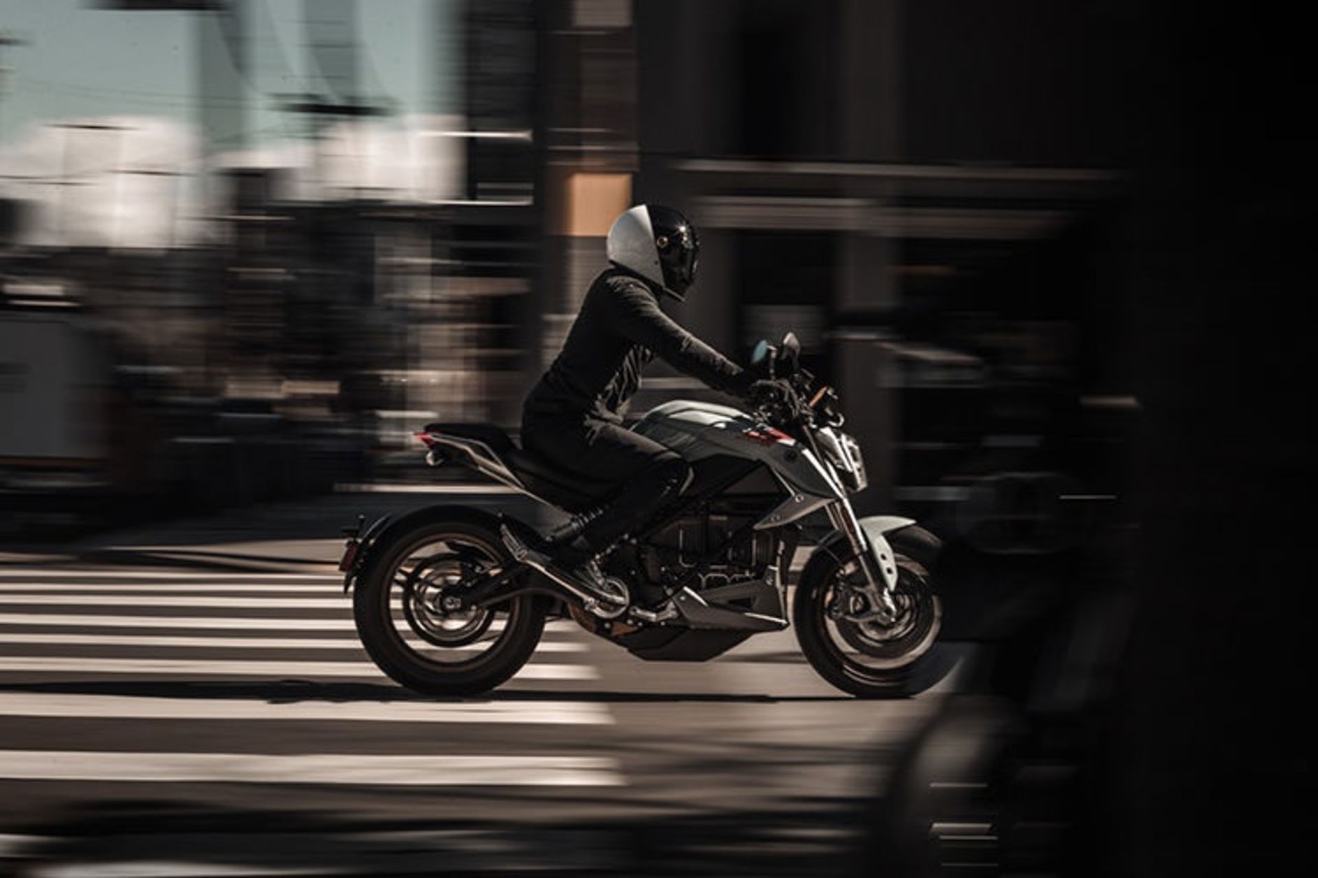 Zero SR/F electric motorcycle / موتورسیکلت برقی زیرو