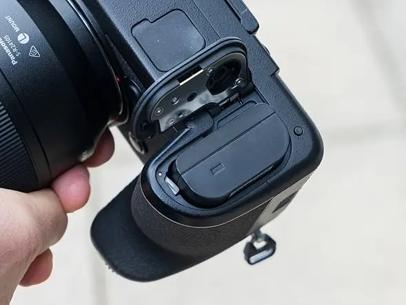 Panasonic پاناسونیک لومیکس S1 و S1R