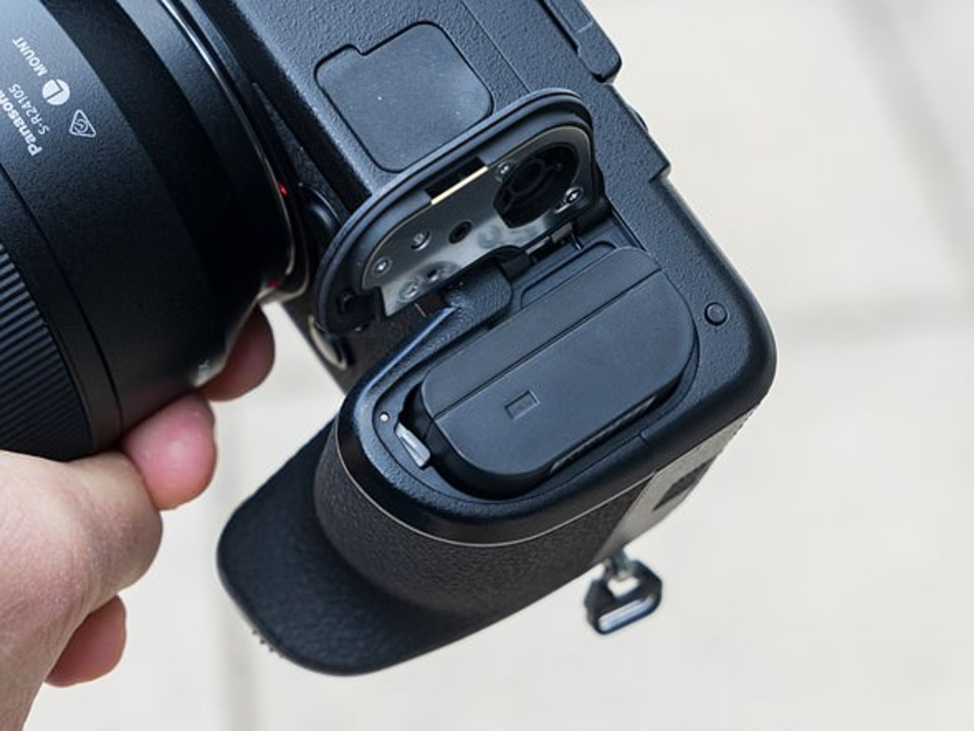 Panasonic پاناسونیک لومیکس S1 و S1R