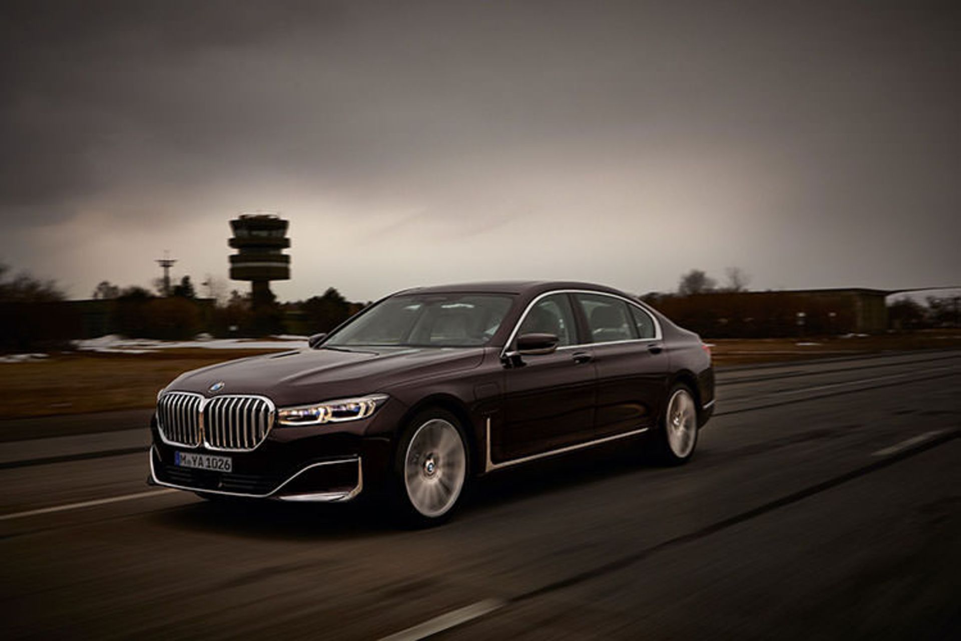 BMW 7 Series plug-in hybrid / بی ام و سری 7 پلاگین هیبرید