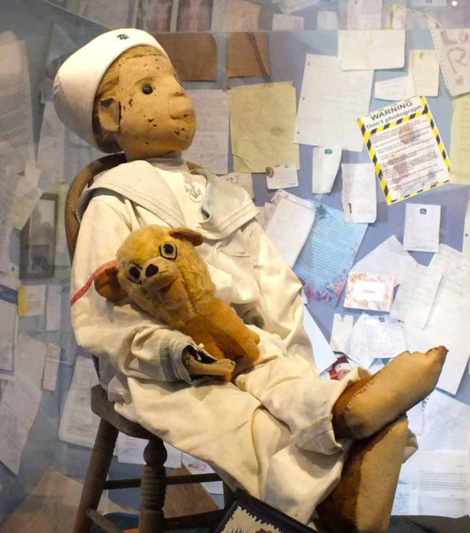 رابرت عروسک تسخیرشده