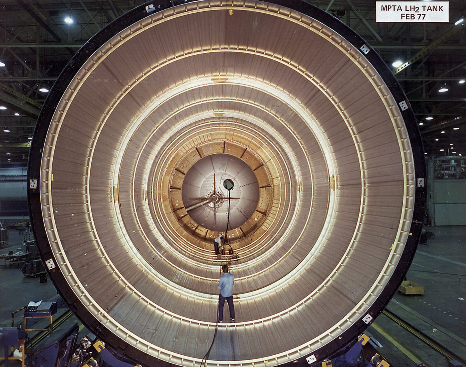 مخزن خارجی شاتل فضایی space shuttle external tank