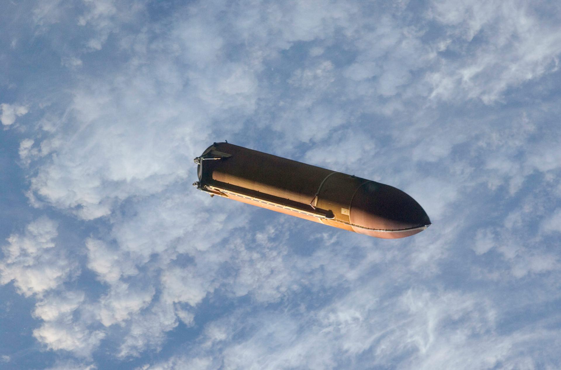 مخزن خارجی شاتل فضایی space shuttle external tank