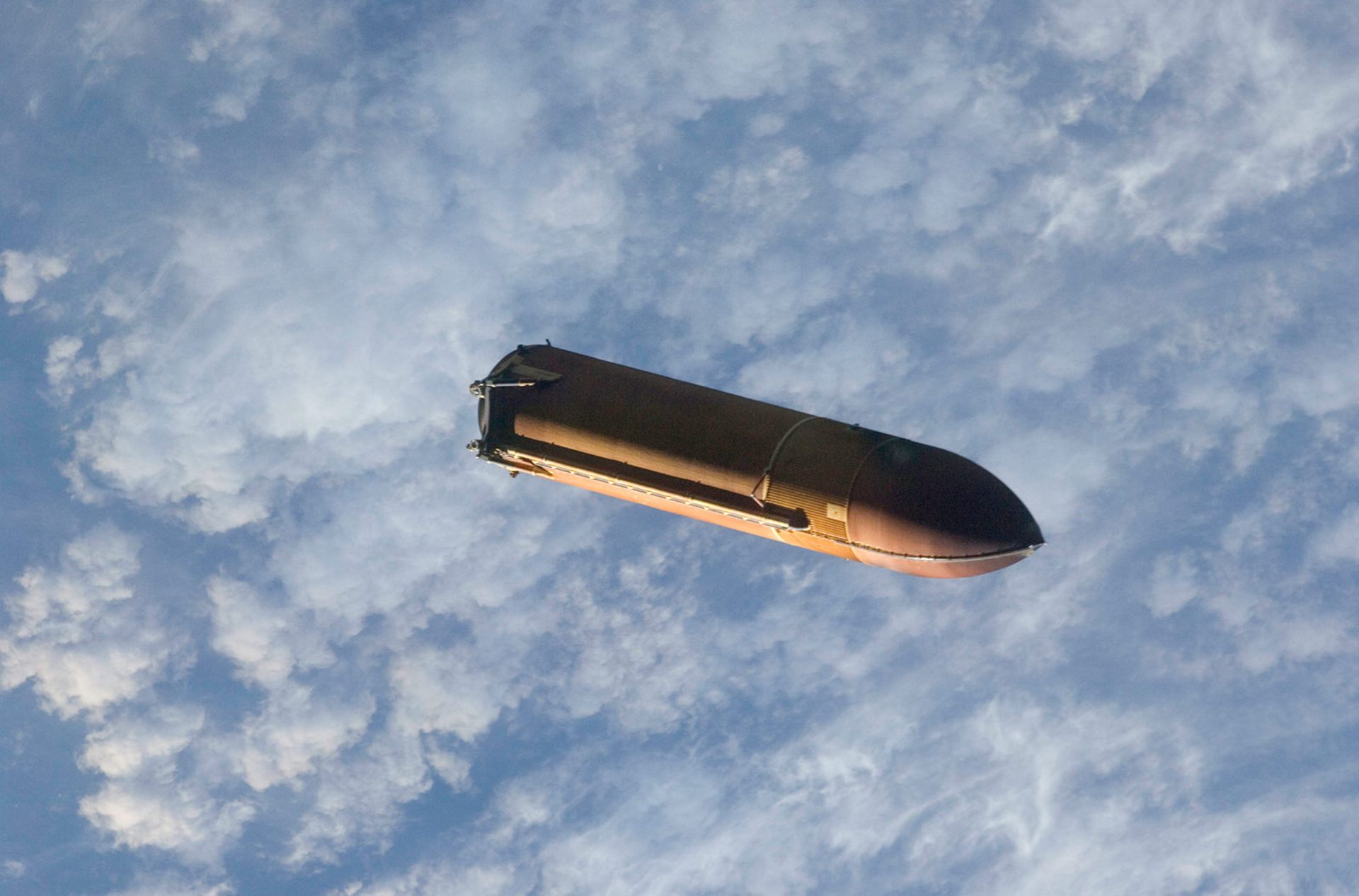 مخزن خارجی شاتل فضایی space shuttle external tank