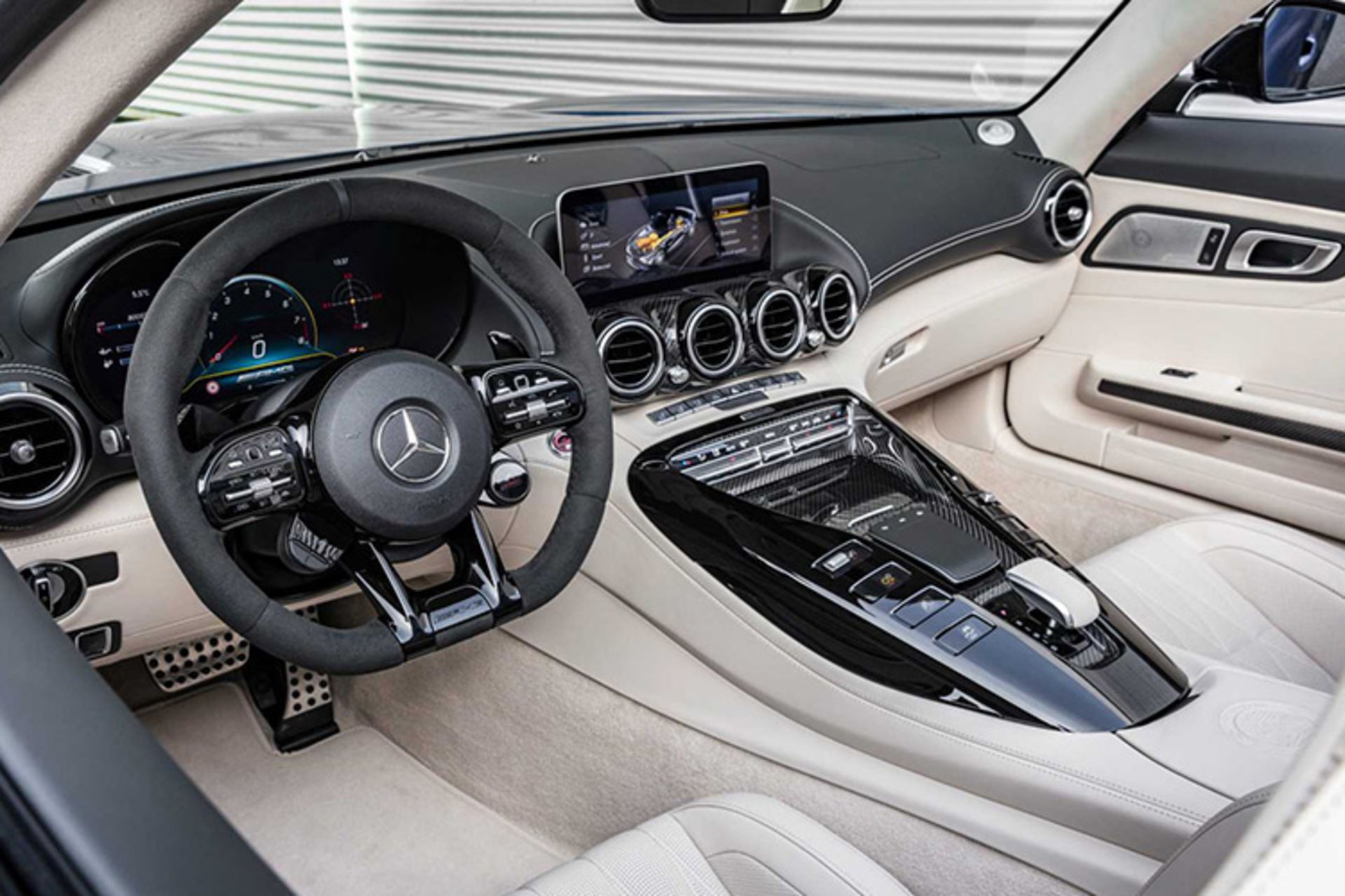 مرسدس بنز AMG GT R رودستر