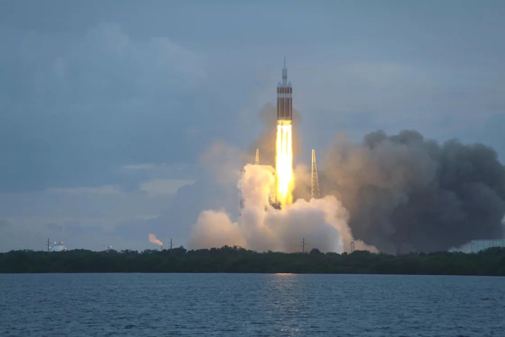 Delta IV Heavy
