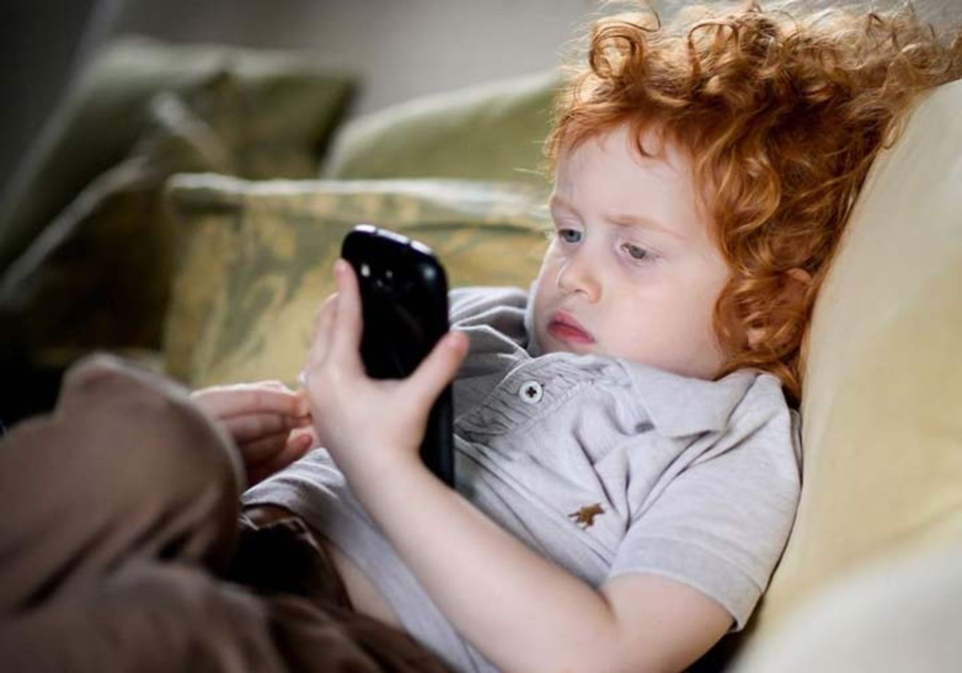 استفاده از تلفن همراه در حال حاضر حتی در میان کودکان 