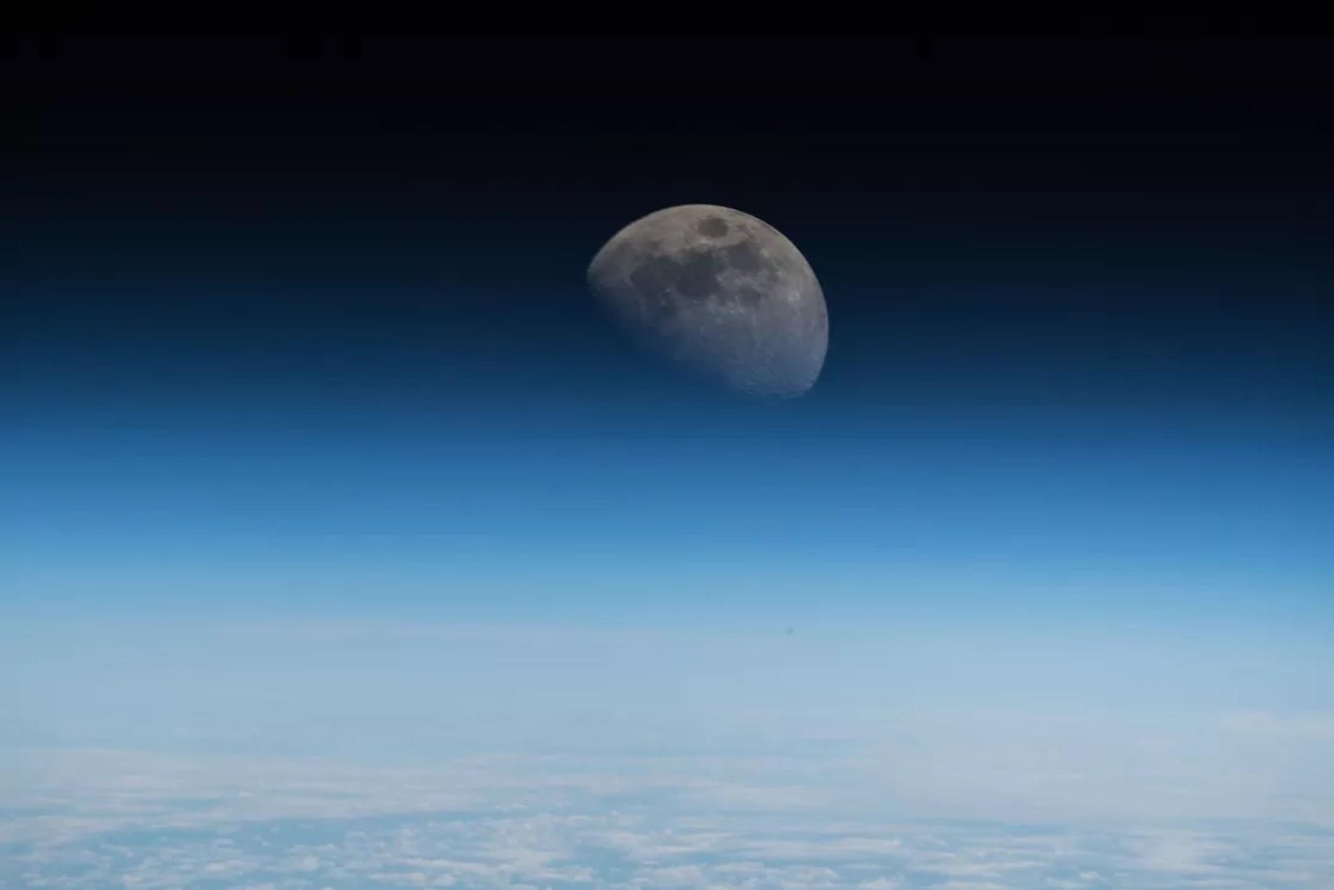 Moon / ماه