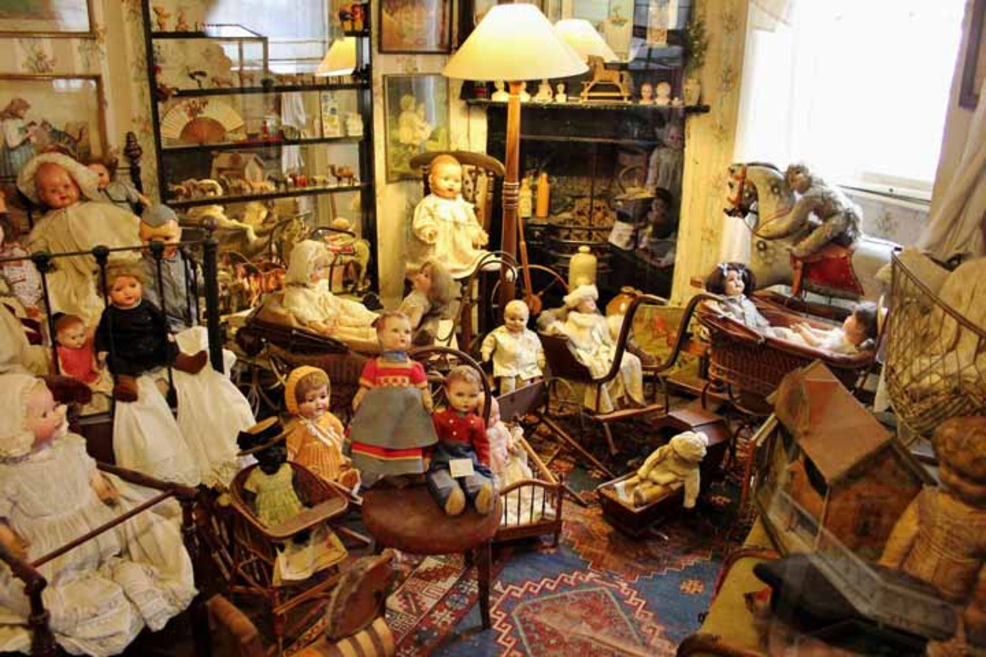 نمایی از اتاق عروسک‌های موزه اسباب‌بازی پولاک در لندن