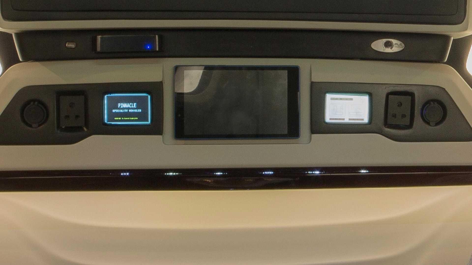 Pinnacle Finetza van / ون لوکس خانه متحرک